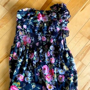 Flowery strapless summer dress